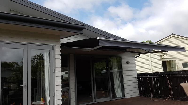 Lateral arm awning